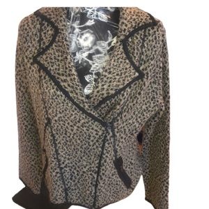 Curio New York  Large leopard print cardigan zip front blazer look with pockets